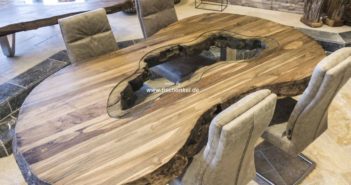 Esstisch oval aus recyceltem Holz